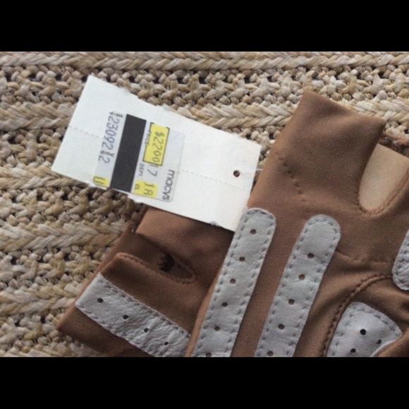 Woolite Nylon Gloves  
Beige/Ivory Color One Size - Picture 5 of 6